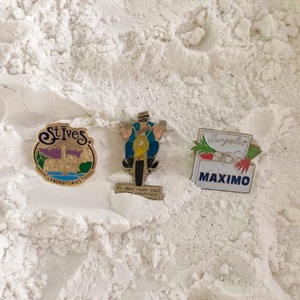 Vintage pin badge set -Go south-