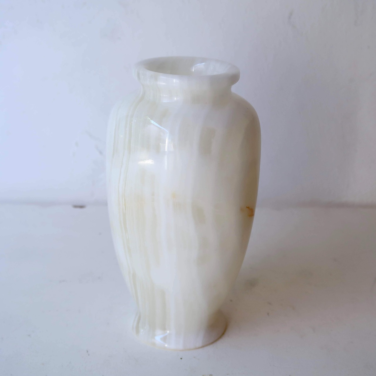 とうめいホワイトな丸石の花瓶