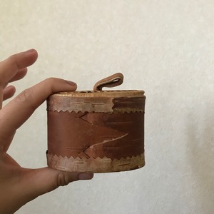 白樺の樹皮のいれもの
