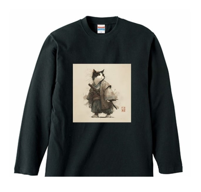斜陽に立つ猫武士 – 墨絵風  ロングTシャツ リブなし/ Cat Samurai Standing in the Setting Sun – Sumi-e Style Long Sleeve T-Shirt, No Rib