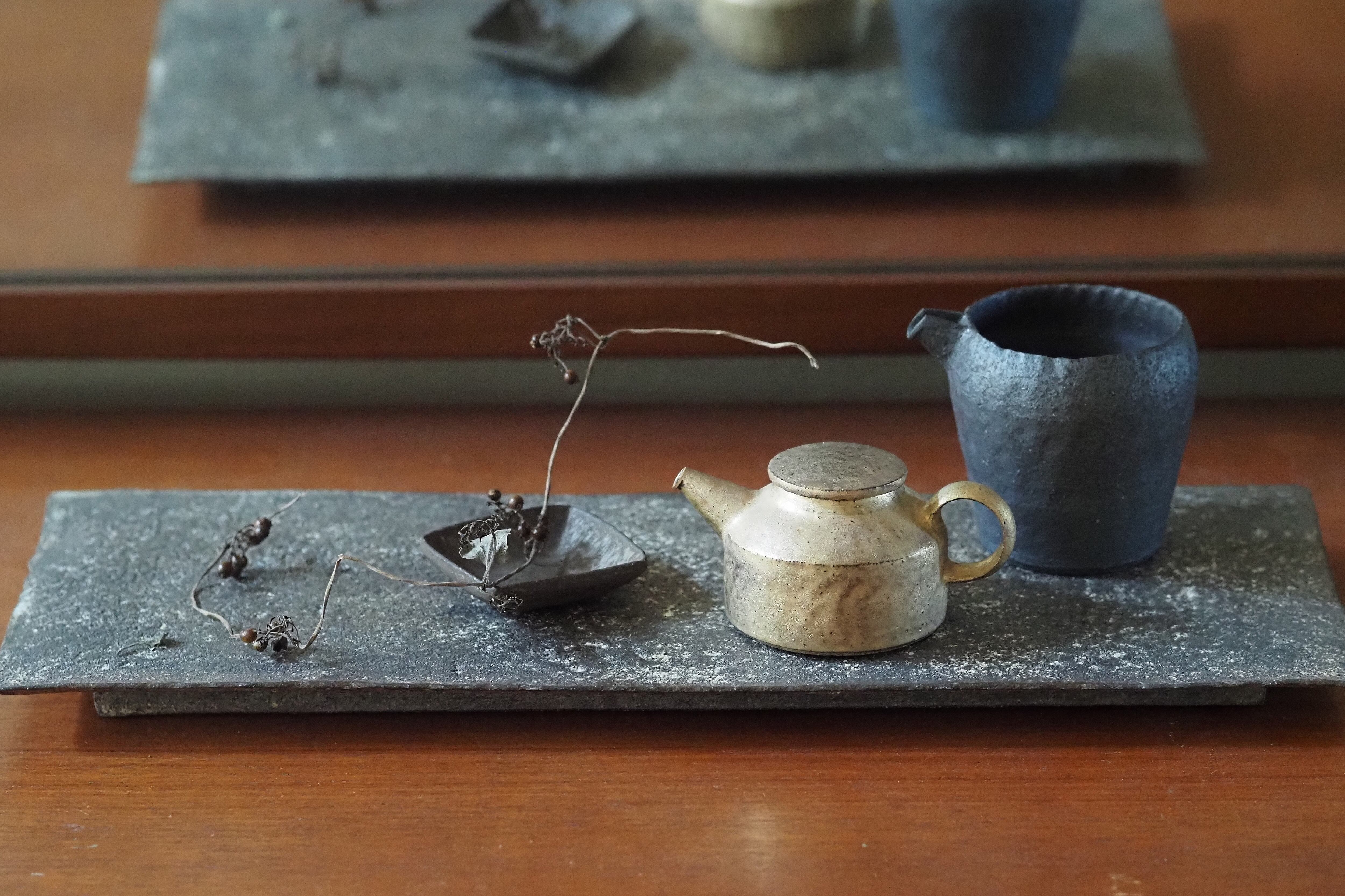 村上 躍 54.黒砂化粧陶板皿 | 陶屋なづな 村上 躍 54.黒砂化粧陶板皿 | 陶屋なづな