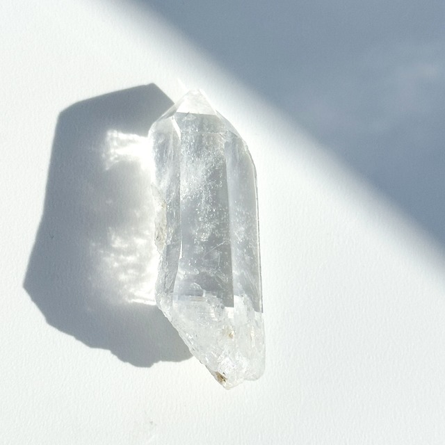 ゼッカ産クリアクォーツ ポイント 原石83 ◇ Clear Quartz ◇天然石・鉱物・パワーストーン・インテリア