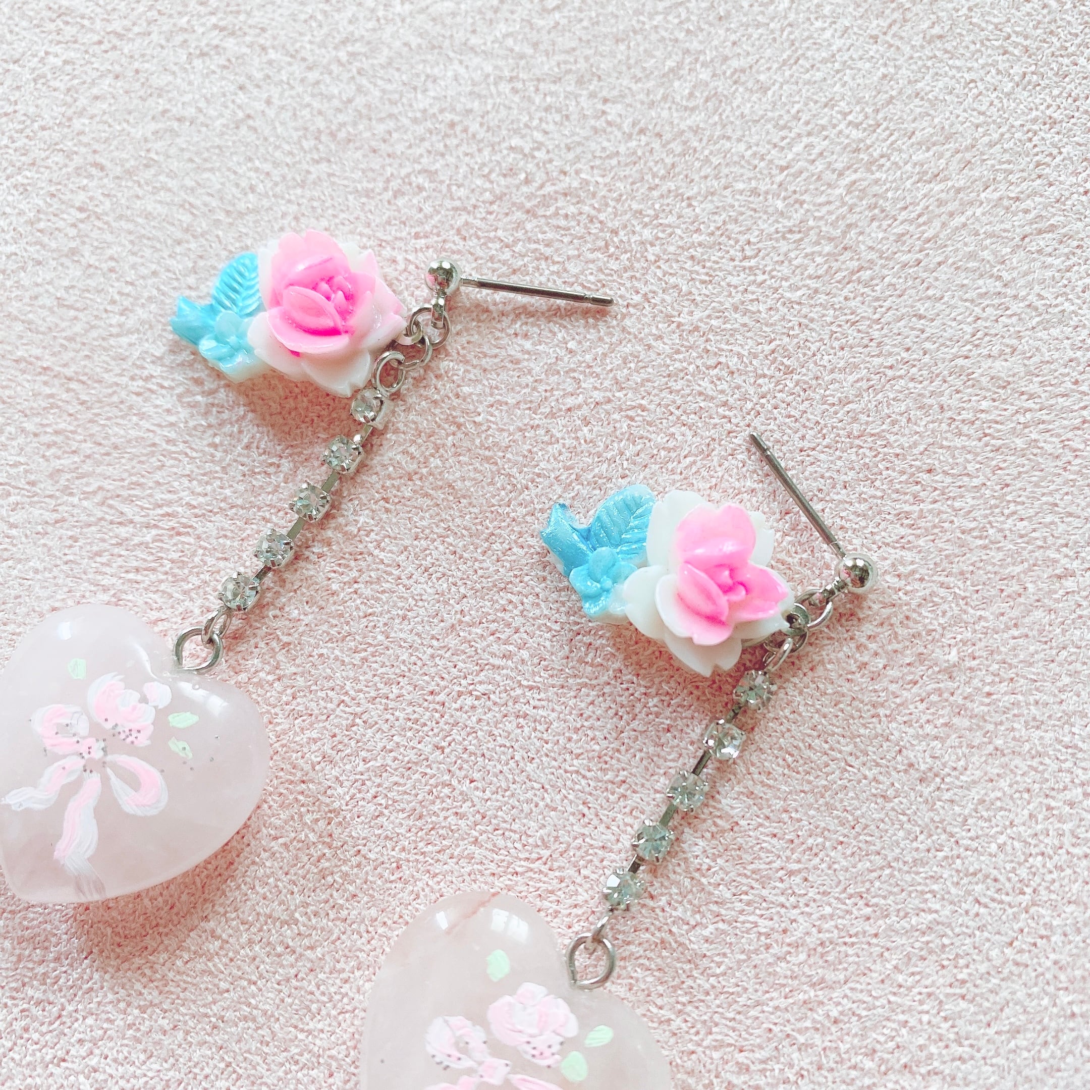 Hand paint x 天然石 ビジュ付き耳飾り