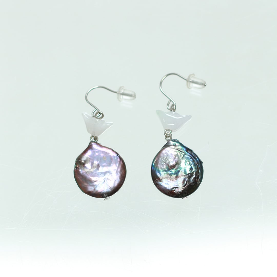 銀子翡翠をモダンなデザインで楽しんで！！ 銀子翡翠 淡水パール(青