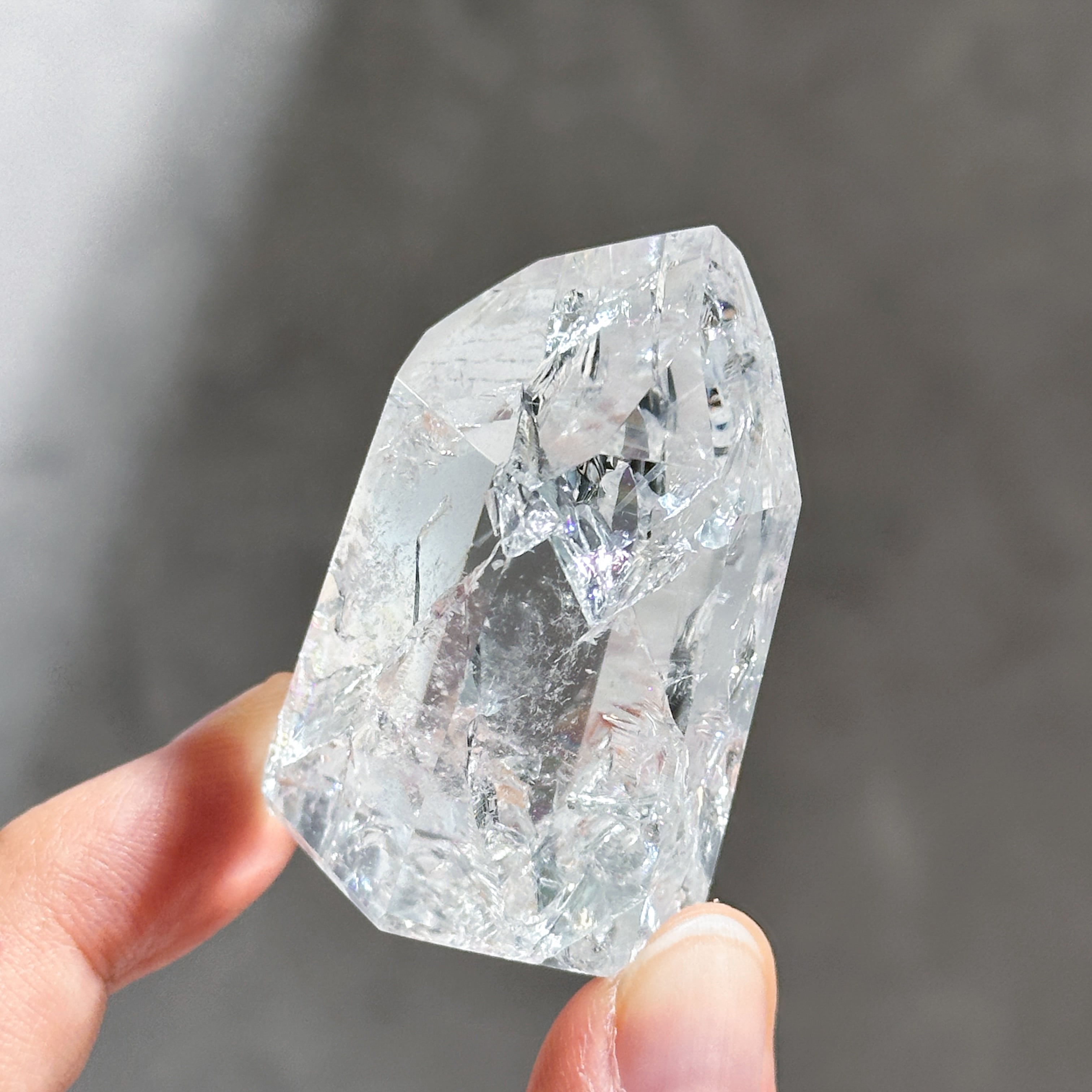 虹いっぱい◎ミナスジェライス産クラッククォーツ タワー型22(アイリスクォーツ) ◇ Crack Quartz (Iris quartz) ◇ 天然石・鉱物・パワーストーン
