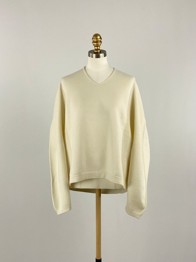 ホールガーメントVネックニット｜アイボリー｜Maglia Plus