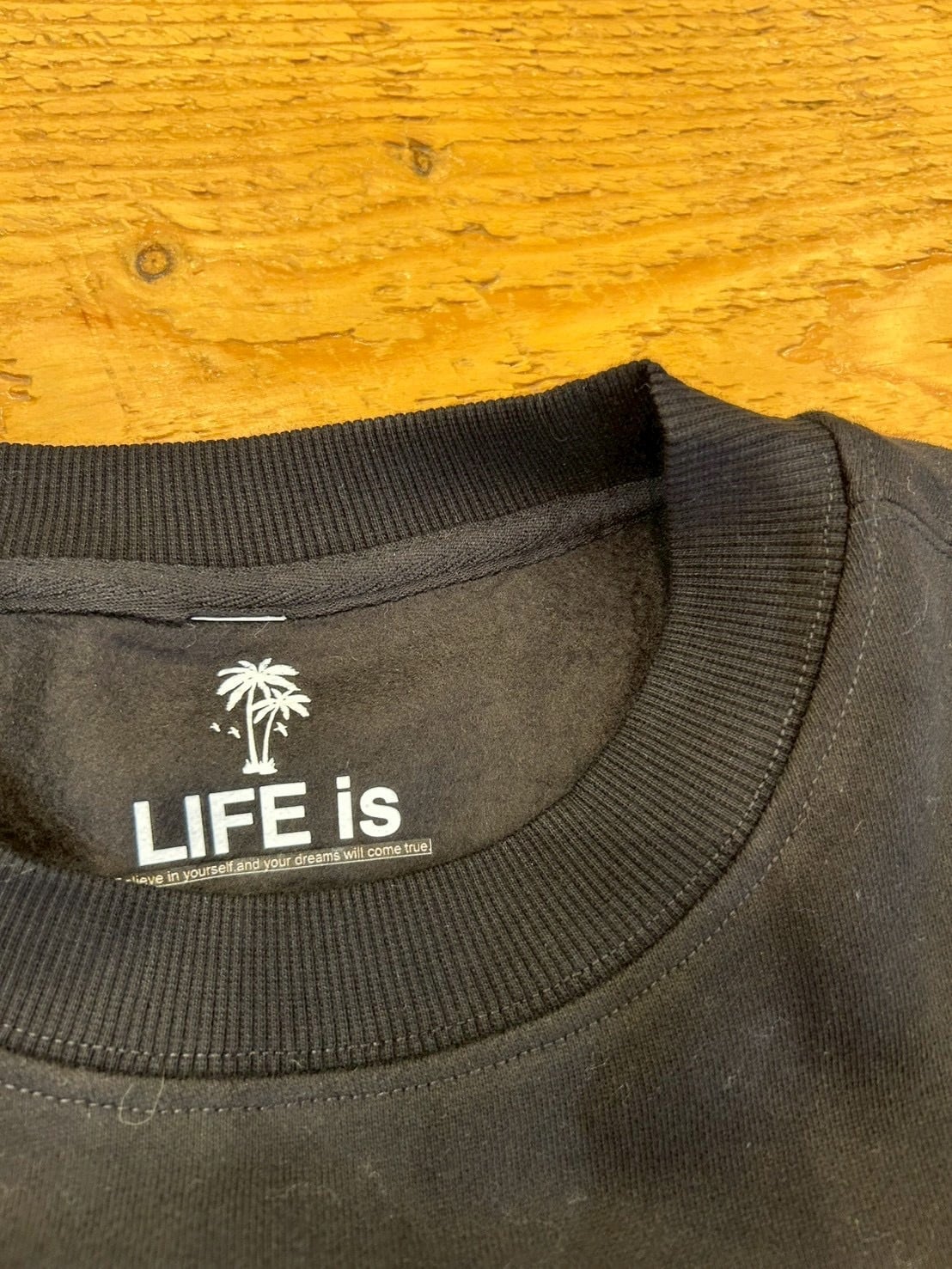 8th anniversary LIFE with aloha トレーナー (単品)￥12,000(￥13,200)