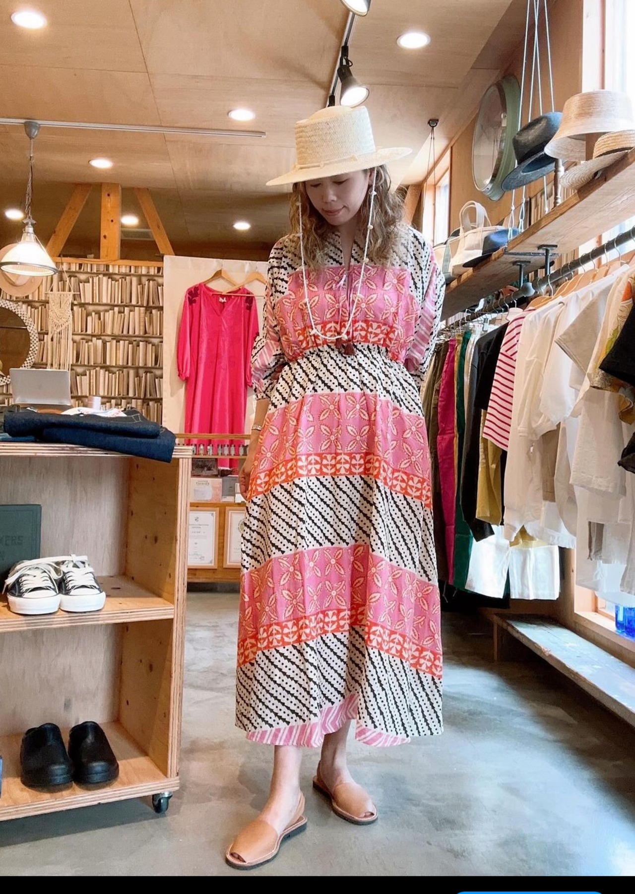 sara mallika MURAL PRINT LSV DRESS | ＆NAVY kengun