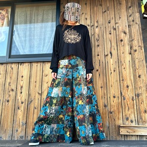 総柄パッチワークフレアーパンツ