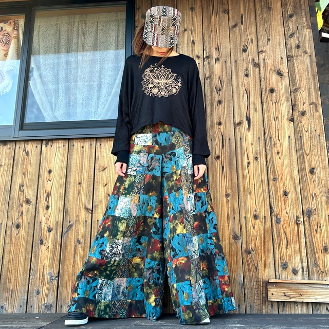 総柄パッチワークフレアーパンツ