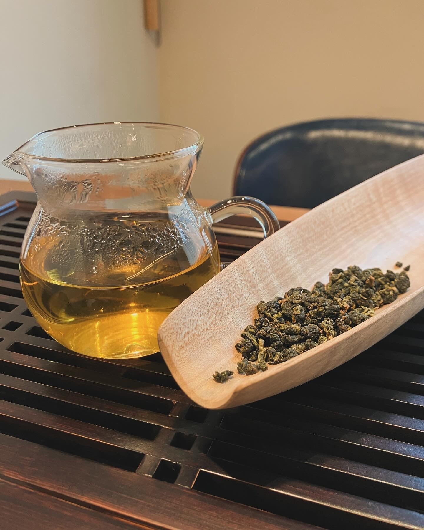 ［J］翠峰花果香蜜香烏龍茶2、杉林渓高山蜜香紅茶2、杉林渓花香迎香烏龍茶1 杉林溪迎香烏龍茶 30g | 圓心茶荘日本