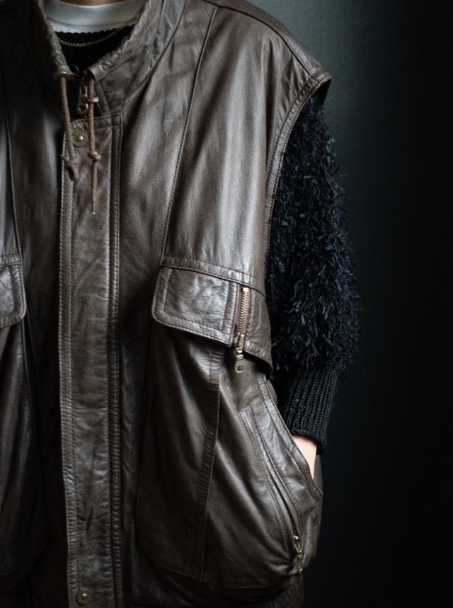""TRAPPER" 1990s Leather sleeveless blouson