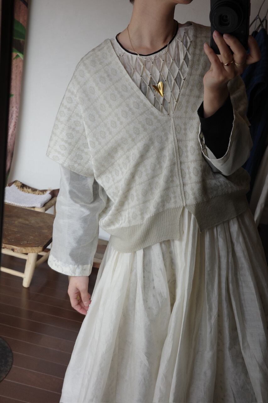 YUKI SHIMANE Planet flower Jacquard Knit Sleeveless top - BEIGE  