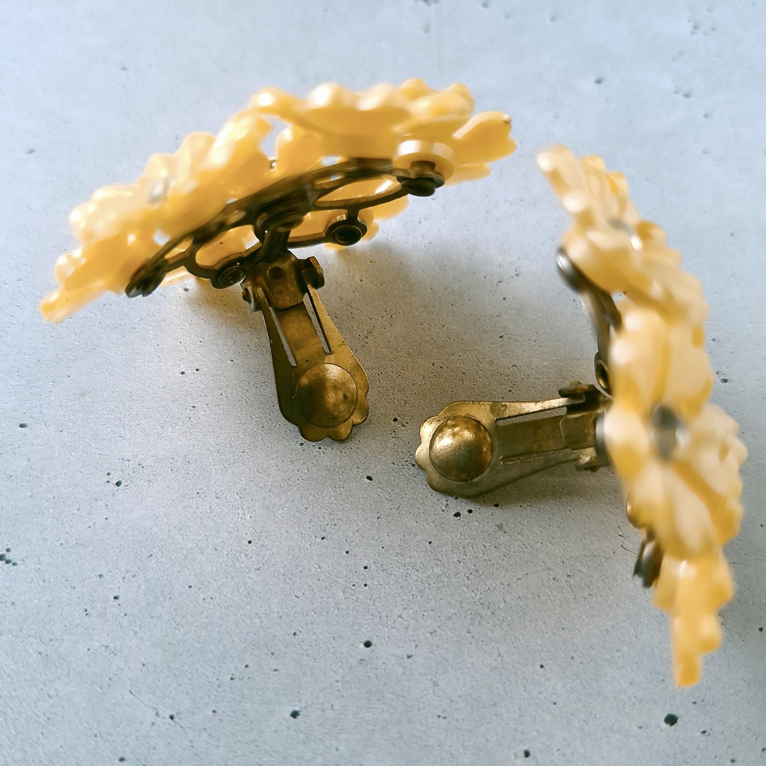 orange plastic rhinestone flower vintage earrings ヴィンテージ