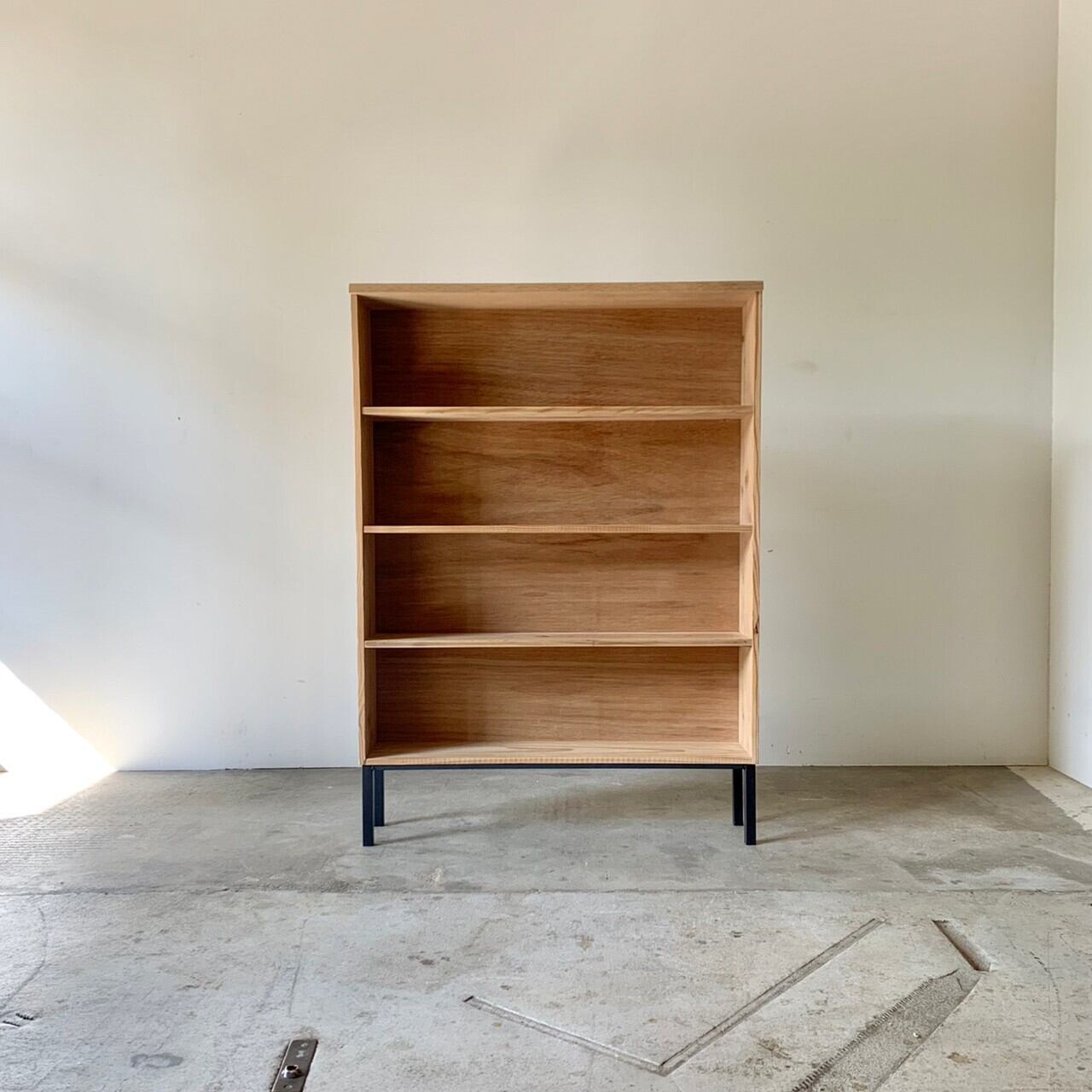 鉄脚の棚　本棚　古家具　0599