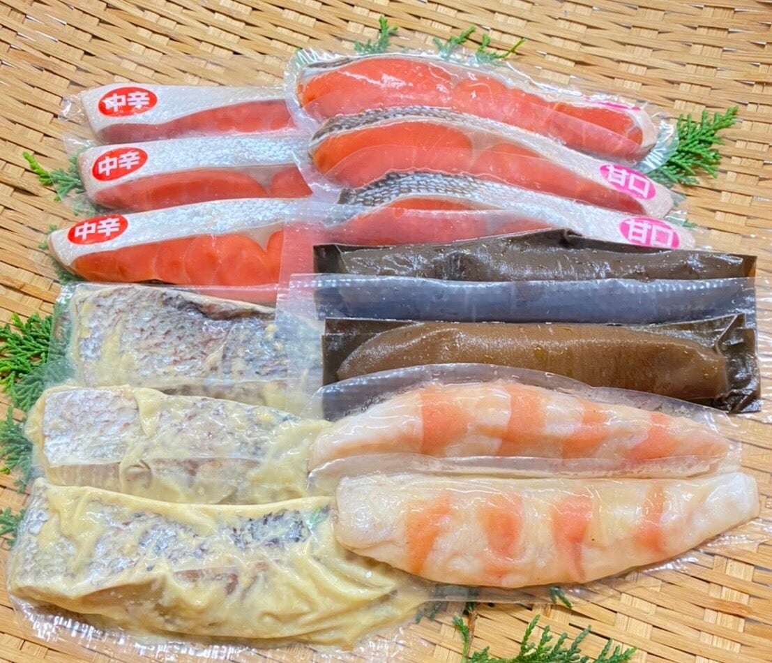 西京漬け　(鯛３切)，紅鮭（甘口３切・中辛３切），真河豚昆布じめ（1尾）