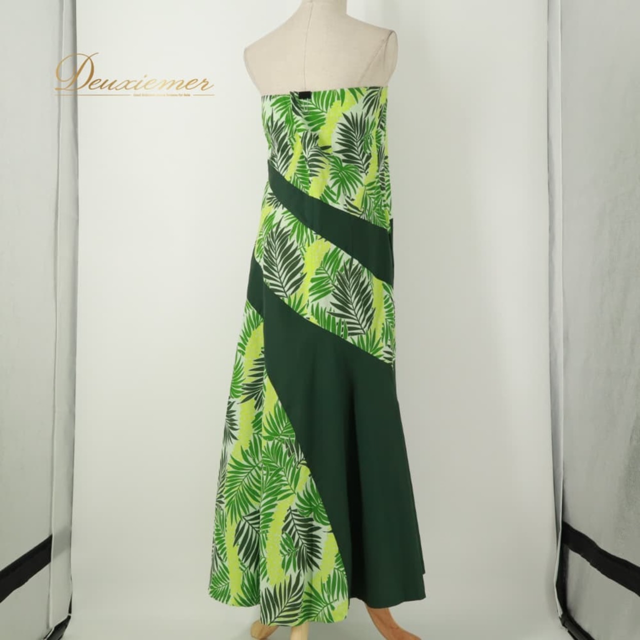 フラダンス 衣装 ALOHA STANDARDS アロハスタンダード ワンピース ドレス グリーン系 植物柄 ハワイアンプリント ハワイアン アロハ フラ ダンス レッスン 練習 ハワイアンダンス フレアスカート 緑 黄緑 華やか 鮮やか かわいい おしゃれ 上品 大人っぽい ダンス衣装 練習着