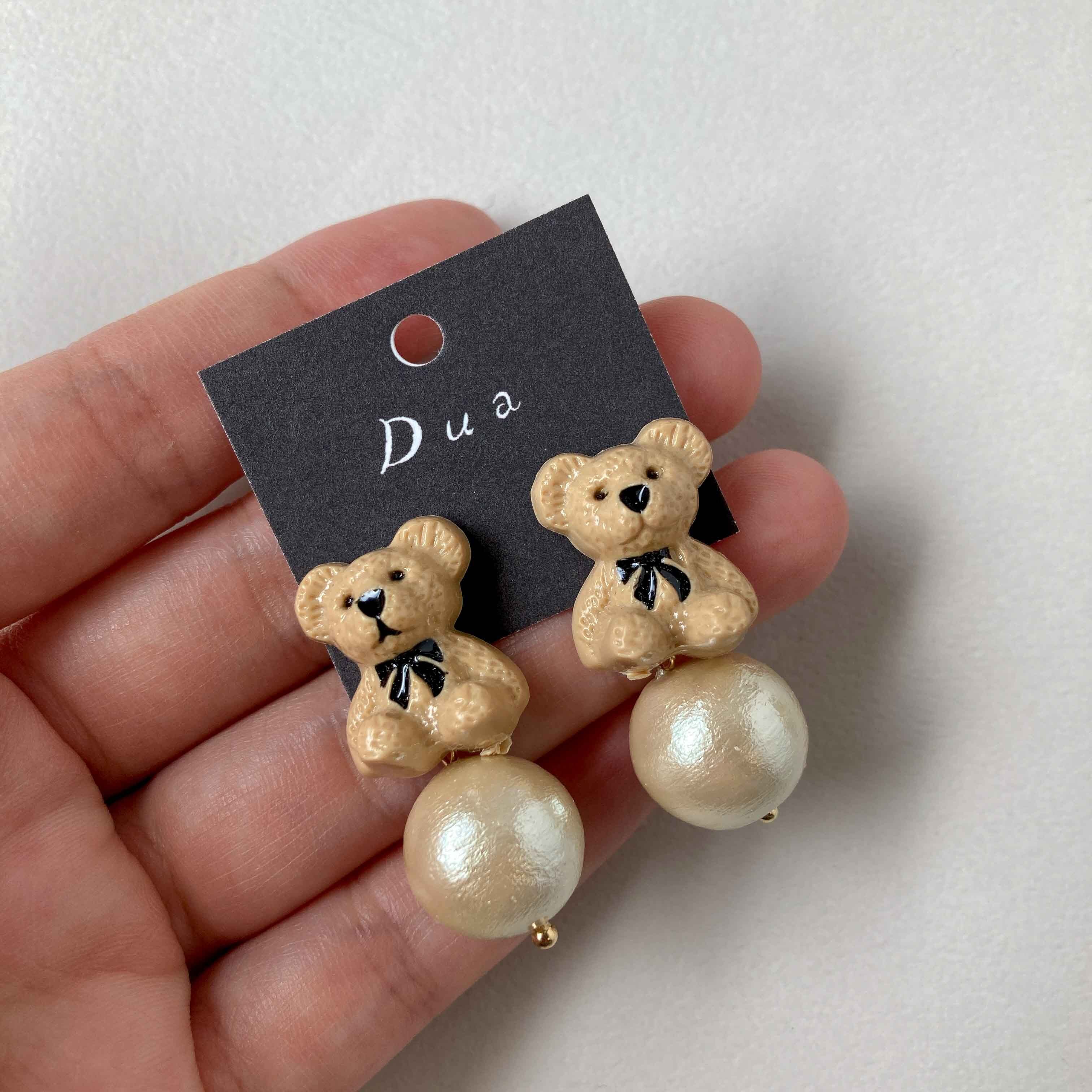 パール玉乗りクマの〈ピアス/イヤリング〉 | Dua-アクセサリーパーツ