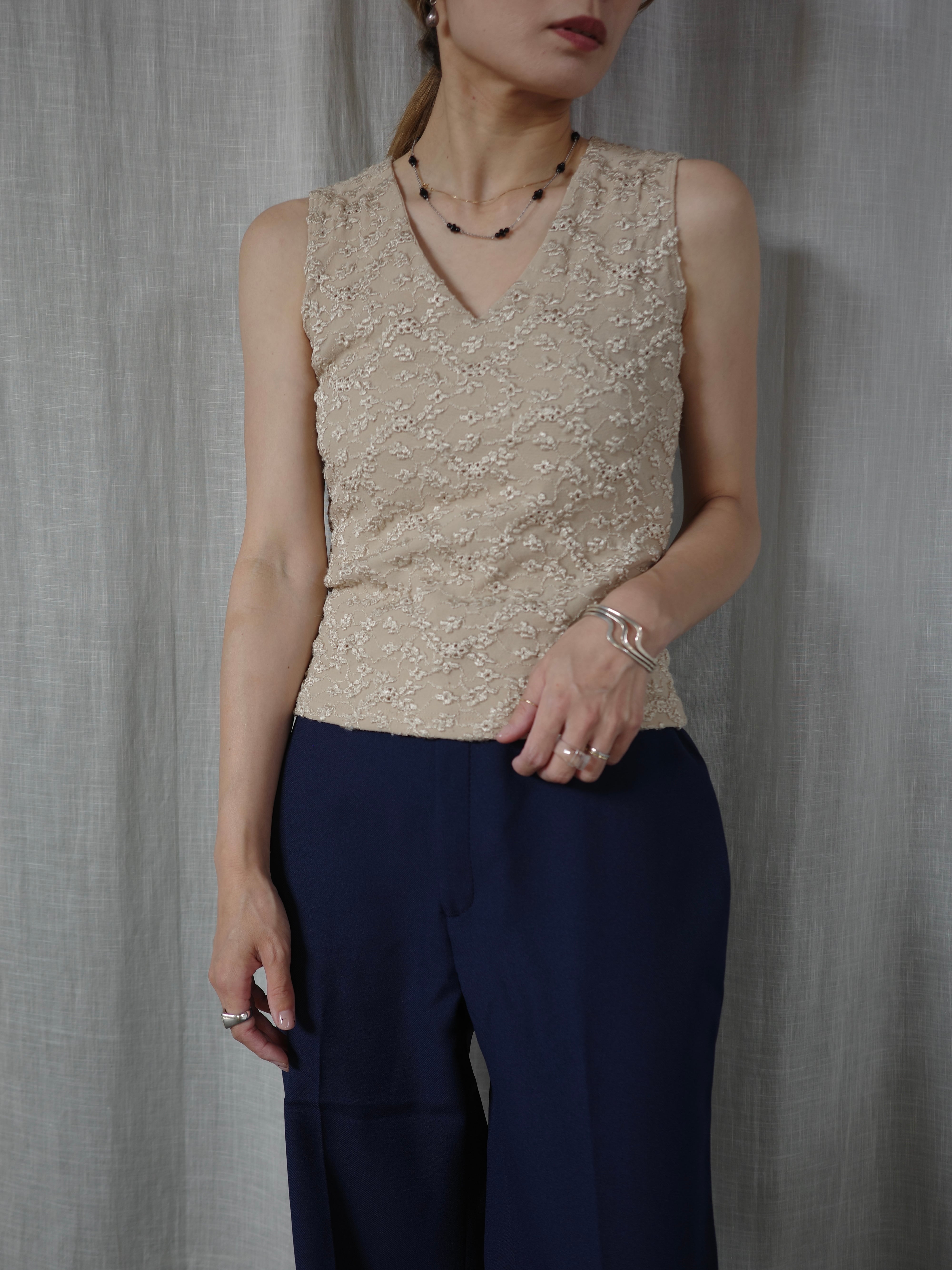 <vintage>V neck beige embroidery tank