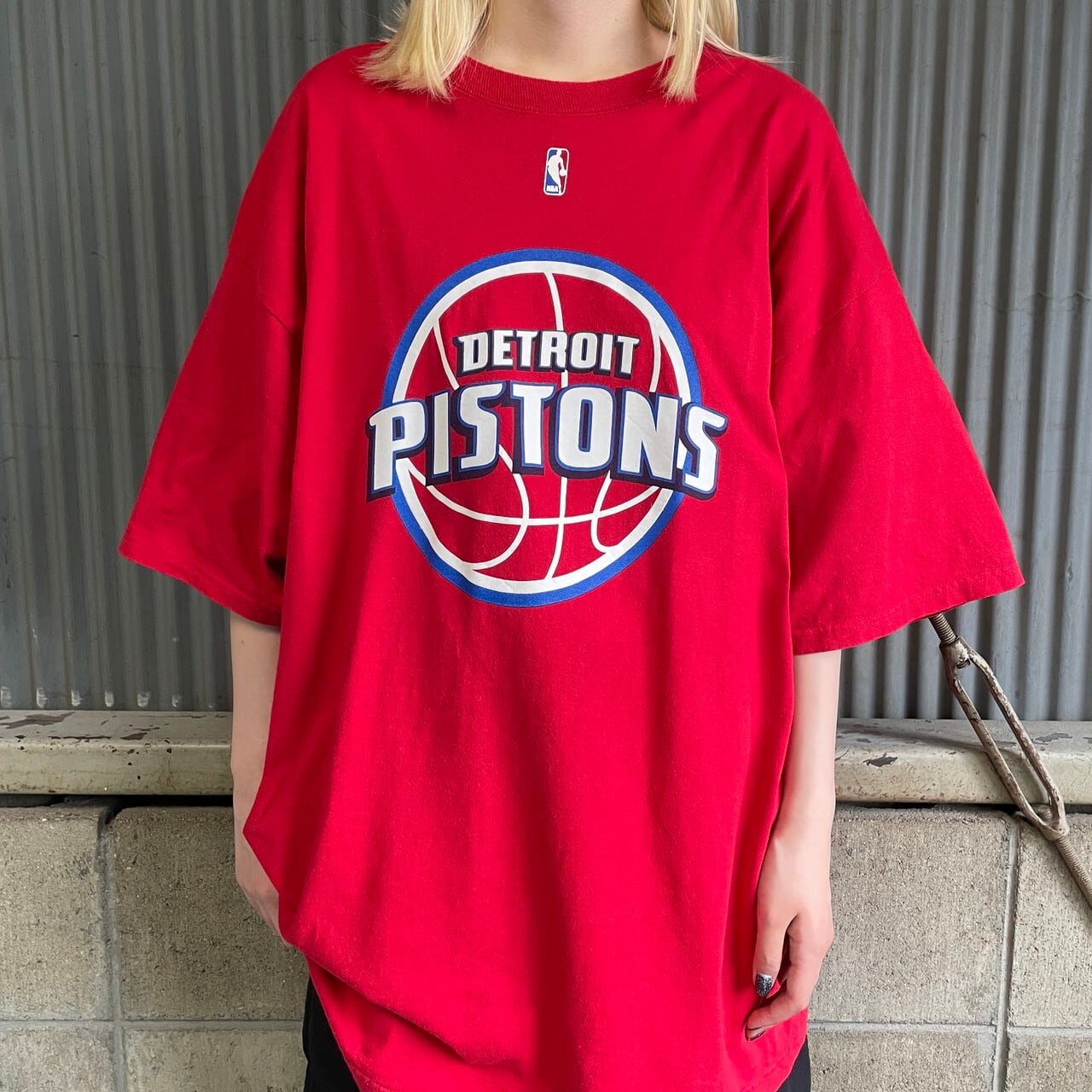 ビッグサイズ NBA DETROIT PISTONS デトロイトピストンズ チームロゴ プリントTシャツ メンズ2XL相当 古着 バスケ