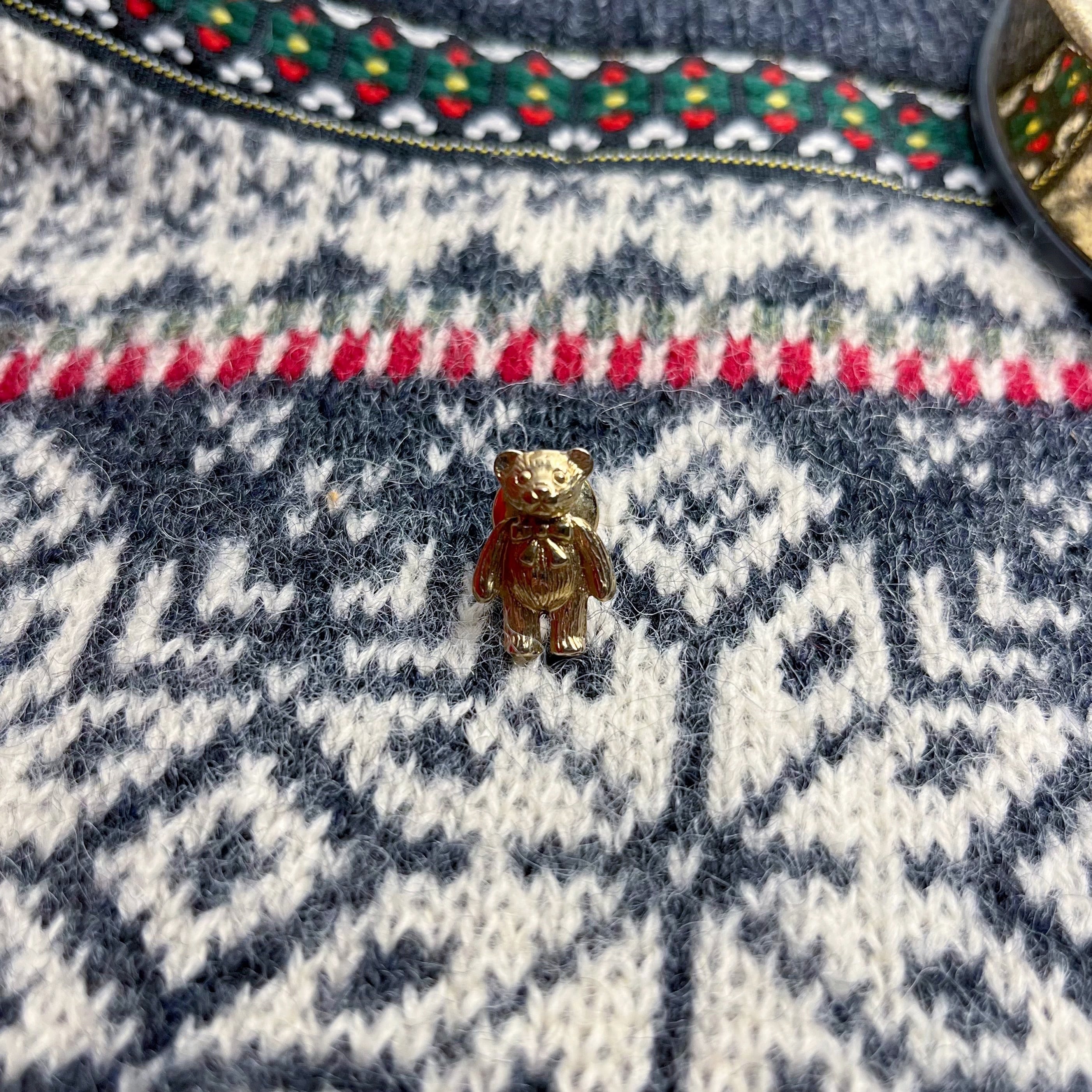 gold bear mini pin badge