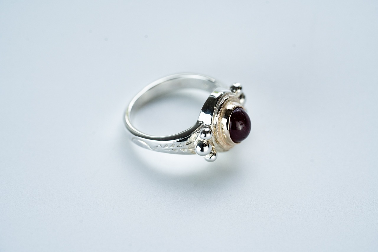 R-097 K10 Circle Native Oval Signet Ring (Ruby)