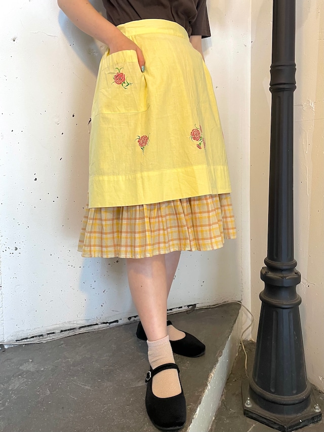 VINTAGE yellow flower print apron