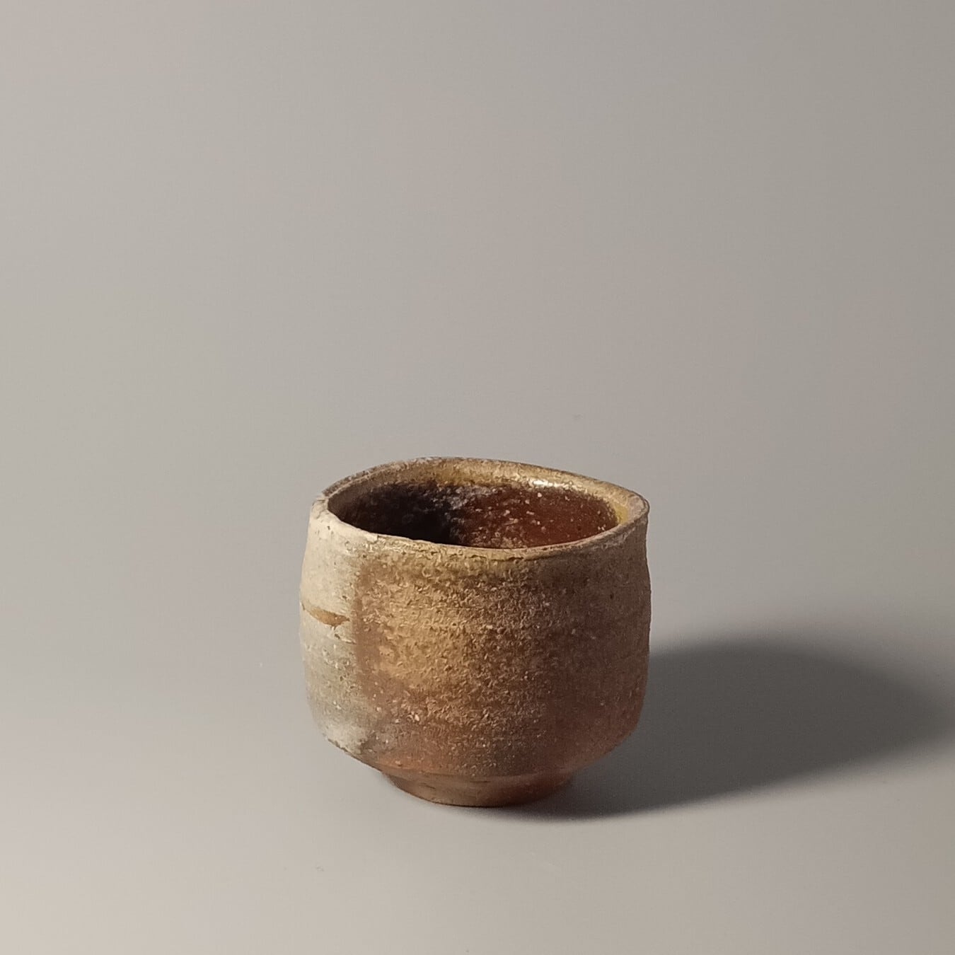備前カセ胡麻酒呑 Bizen sake cup | 備前焼 金重潤平