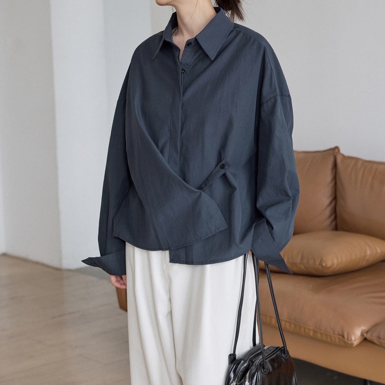 オーバーサイズフリースタイルデザインシャツ A02106