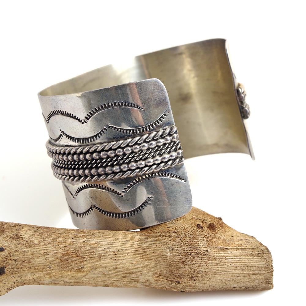 INDIAN JEWELRY インディアンジュエリー】Navajo Stampwork Widebangle