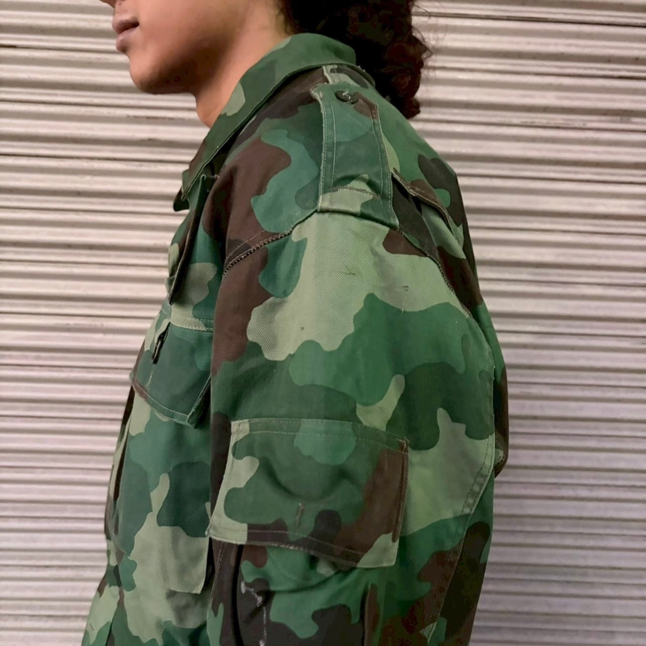 【実物放出品】セルビア軍/ユーゴスラビア軍 迷彩フィールドジャケット＆ベレー帽 00s ユーゴスラビア軍 実物 迷彩 フィールドジャケット L ミリタリー