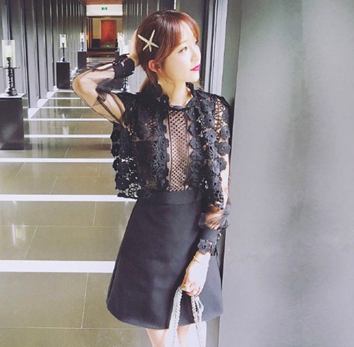 レースの透け感がセクシーな ブラック ワンピース レース ミニ丈 セクシー レース 長袖 パーティー お呼ばれ 二次会 謝恩会 デート服 M101 Koreanplus 韓国ファッション コリアンファッション オルチャンファッション