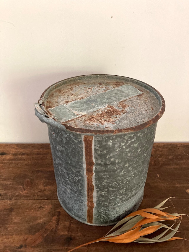 サビ感が格好いいレトロなブリキ缶　(古道具)