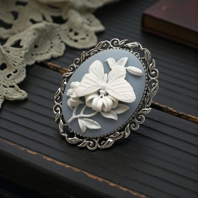 Cameo Brooch #94　カメオ　ブローチ　蝶々　バタフライ　ブルーグレー