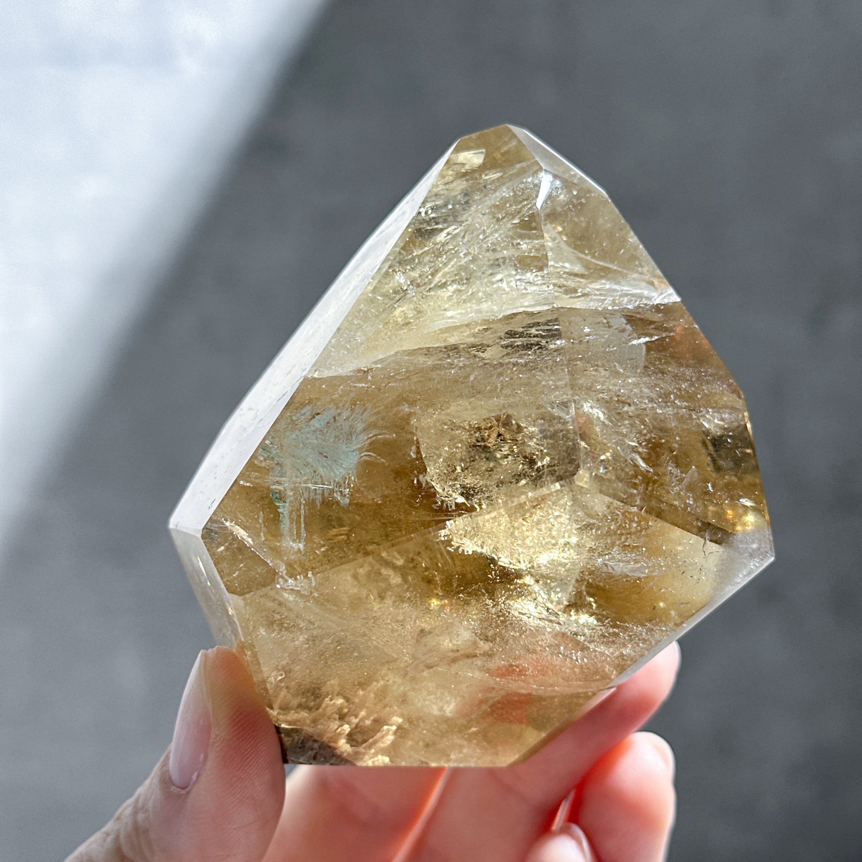 シトリン　高品質　非加熱　フリーフォーム　透明度高　虹 シトリン 高品質 非加熱 フリーフォーム 透明度高 虹 ファントム