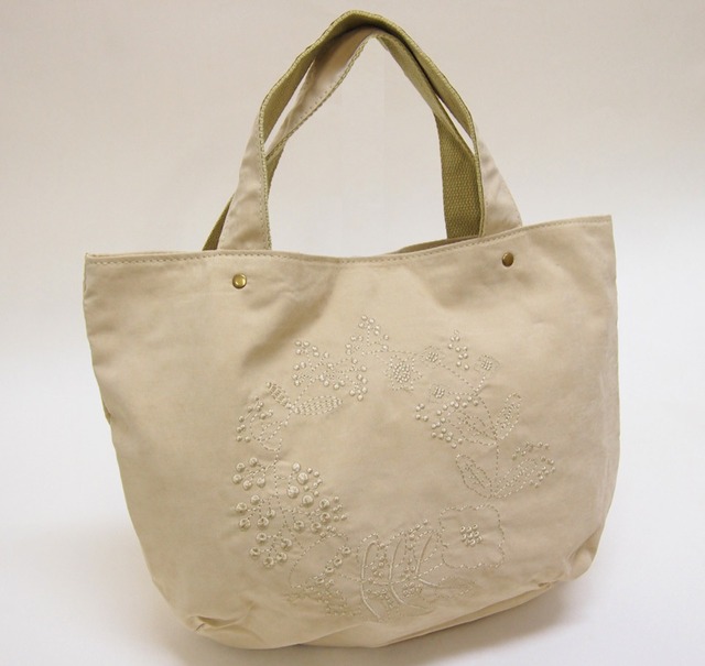 フラワー刺繍がかわいいB5サイズが入るトート エンブロイダリーコンパクトトート