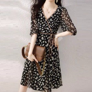 【送料無料】 ロングワンピ 2色 ひざ丈 ミモレ ゆったり 半袖 Vネック Aライン フレア プルオーバー 薄手生地 可愛い 大人可愛い きれいめ シンプル カジュアル シック コンサバ 華やか 大人 上品 お洒落 レトロ こなれ感 フェミニン ガーリー 花柄 夏 レディース 女性用 ママ 20代 30代 40代 デート お出かけ 女子会 お呼ばれ 休日 お茶会 授業参観 普段使い ファッション 体型カバー ママ服 ブラック グリーン