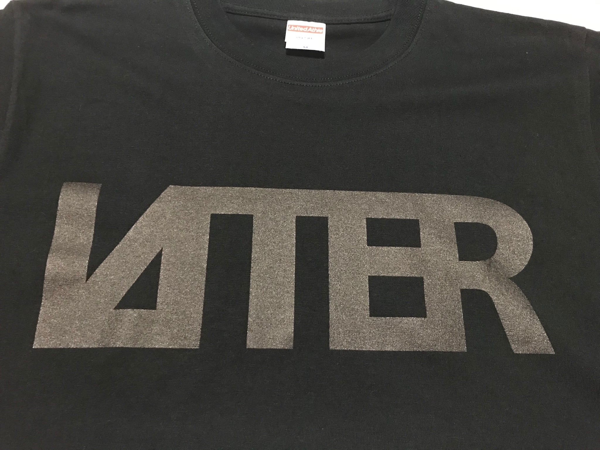LAITER LOGO Tシャツ 黒×黒プリント | laiter