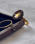 Aube（オーブ）ー 光を映すドイツヴィンテージガラスボタンのフラワーリングセット