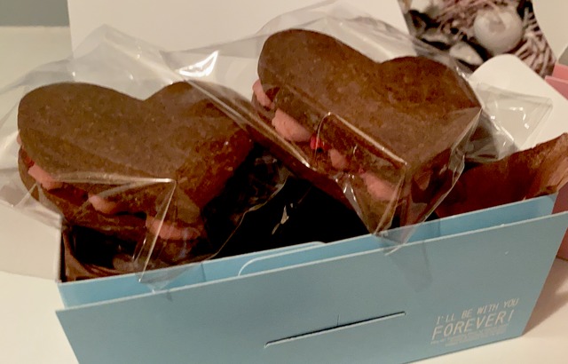 【2月限定販売】《2個入り》ココアとストロベリーのハートバターサンドクッキー
