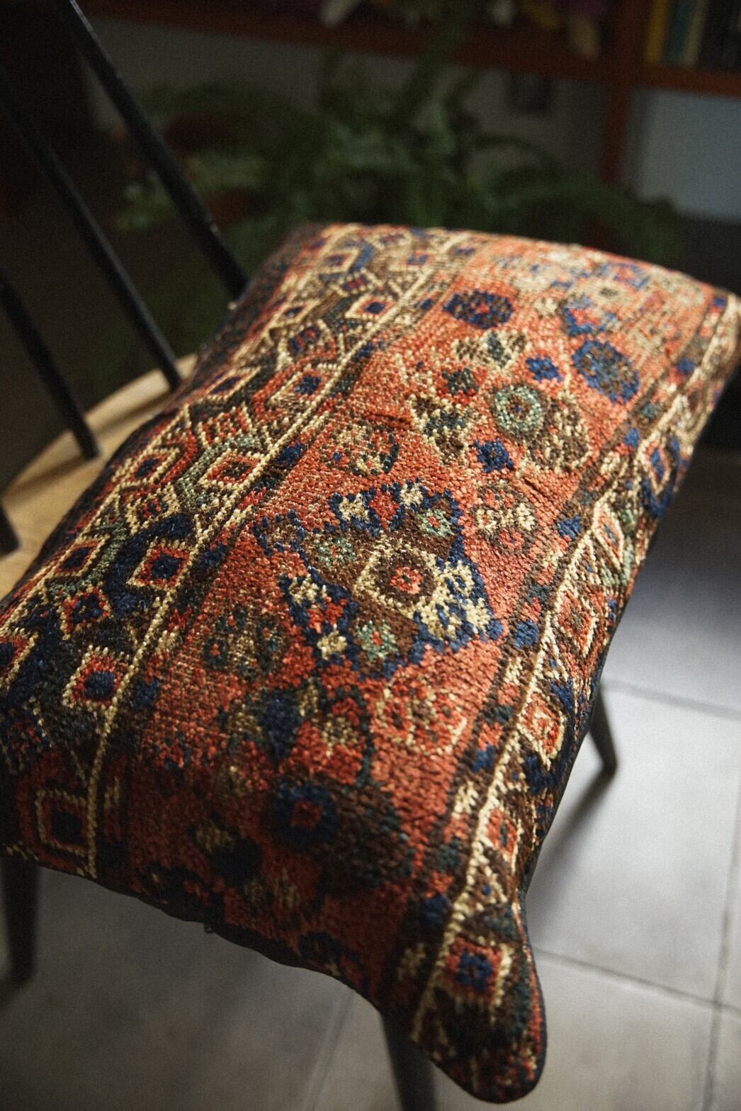 505-b-01 Antique Khmse  cushion cover
