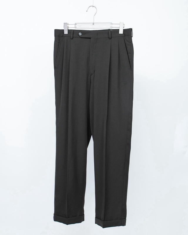 wide silhouette color tuck slacks