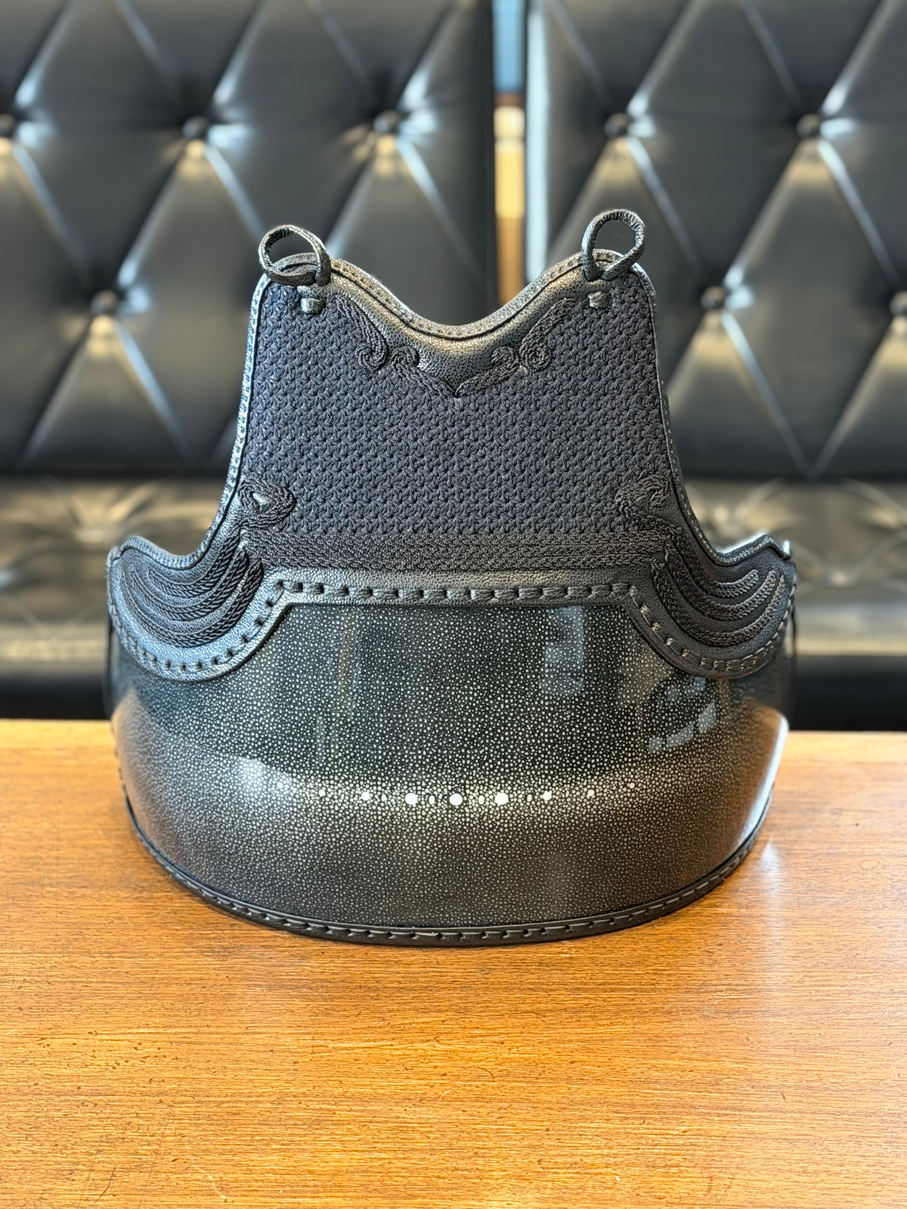 【王道の紺✨1名様限定大特価‼️】【胸Lサイズ身長165〜175cm】 『孔雀飾り胸』鮫皮型強化樹脂胴 紺色