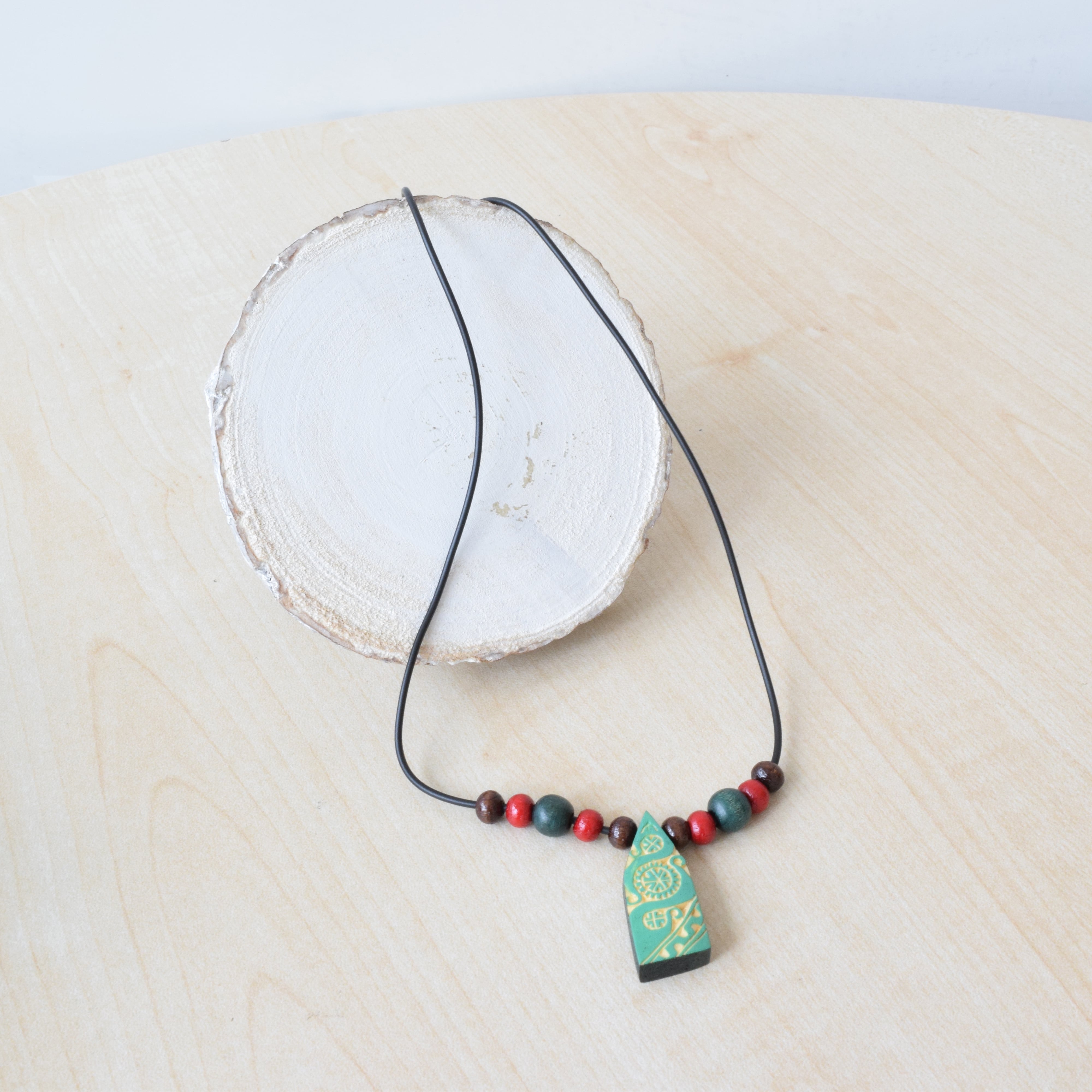 木彫りのネックレス(緑) Wood carving necklace(green) 【さっぽろ