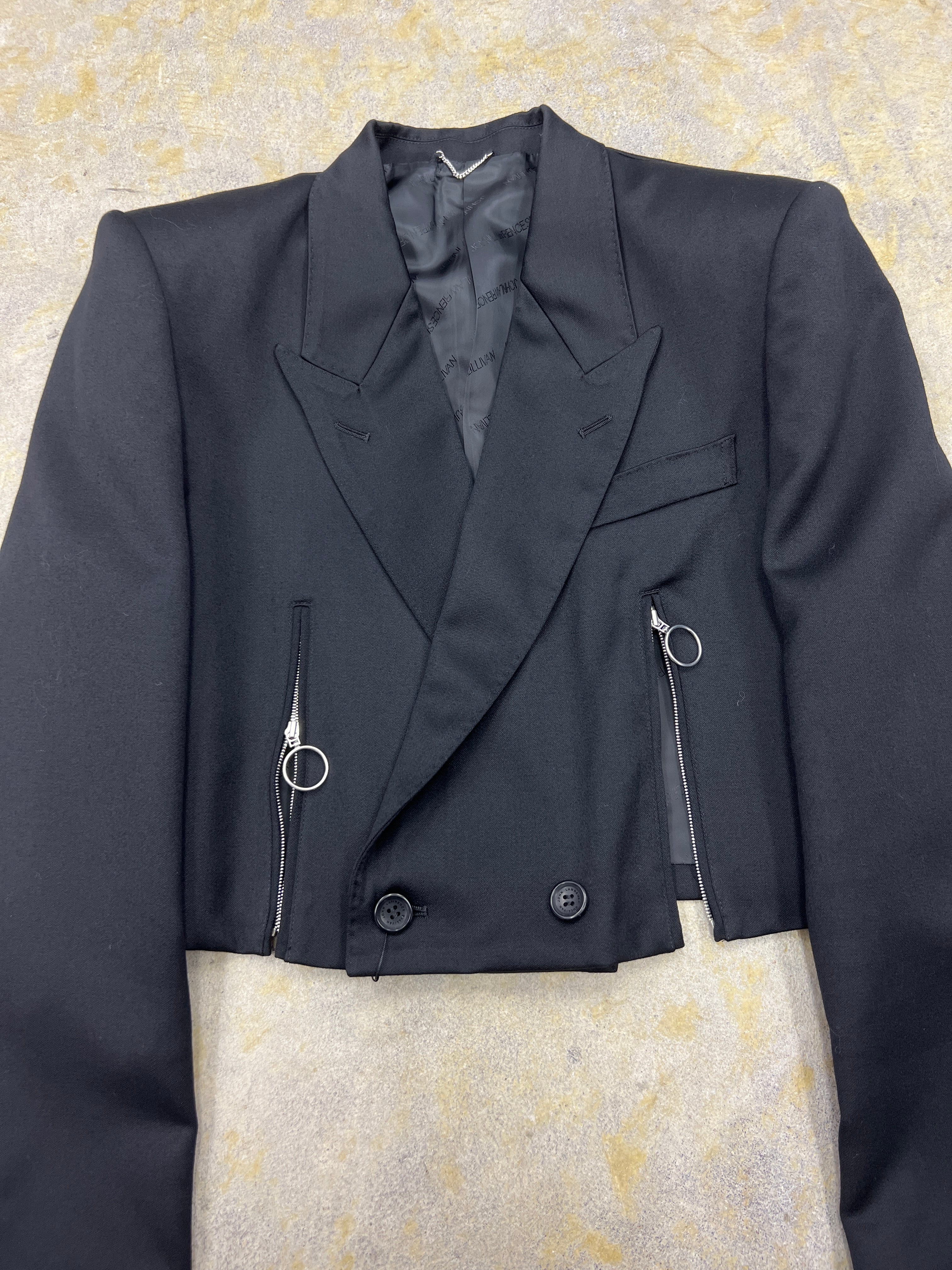 JOHNLAWRENCESULLIVAN | WOOL SATIN SPENCER JACKET | BLACK | HOWDAY