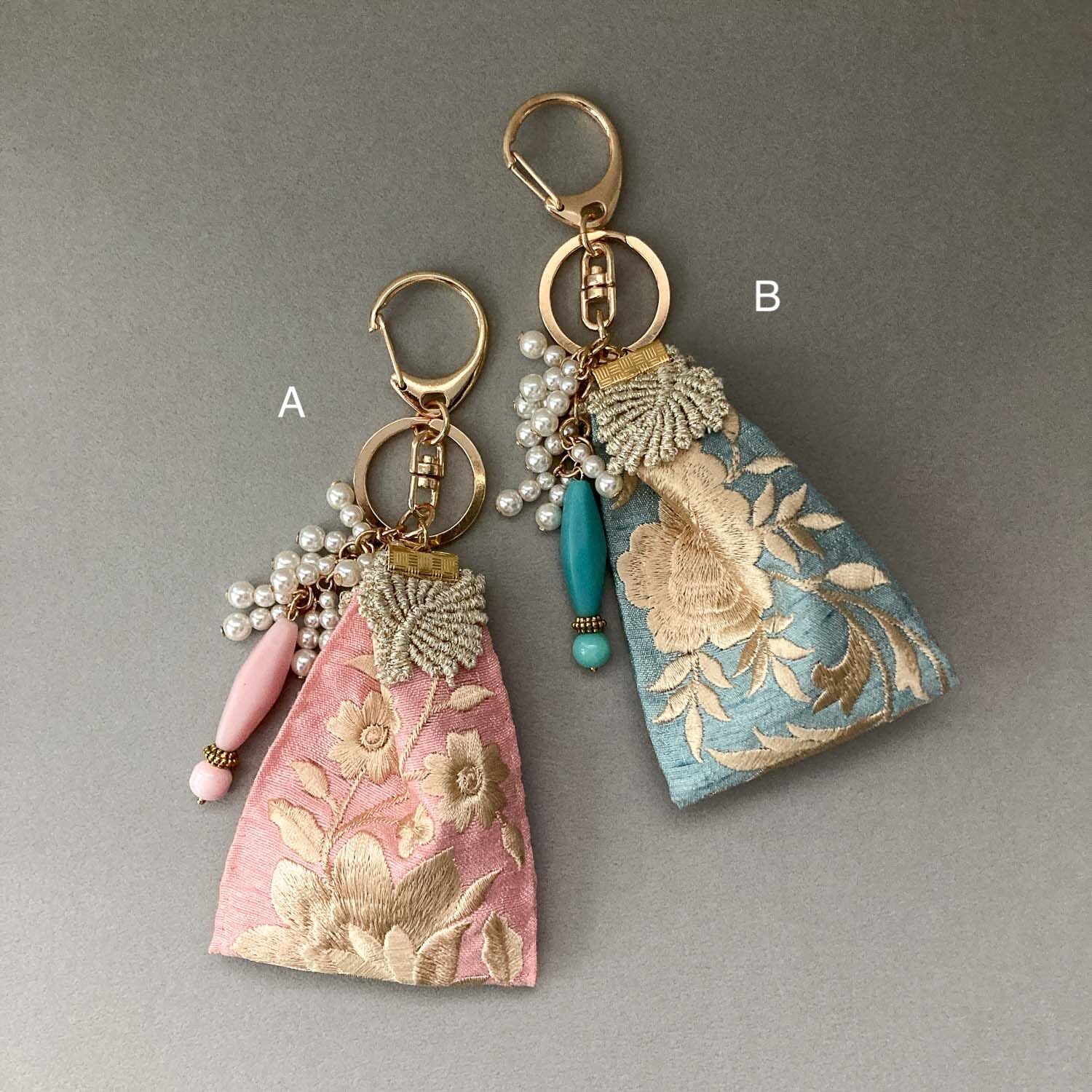 刺繍リボンタッセルとビーズのワントーンバッグチャーム | Dua