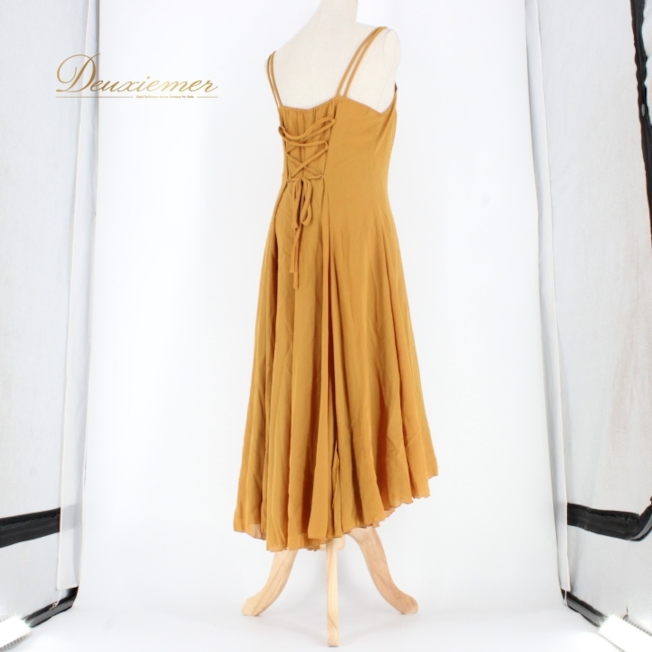 社交ダンス 衣装 スタンダード ドレス ワンピース レッスンウェア パーティドレス オーカー イエロー系 無地 シンプル ノースリーブ 黄土色 落ち着き 背中デザイン おしゃれ レディース ヨガ ダンス衣装 練習用 フレアドレス エレガント 体型カバー シンプルドレス カジュアル パーティー向け 柄なし 伸縮性ある おすすめ お出かけ用