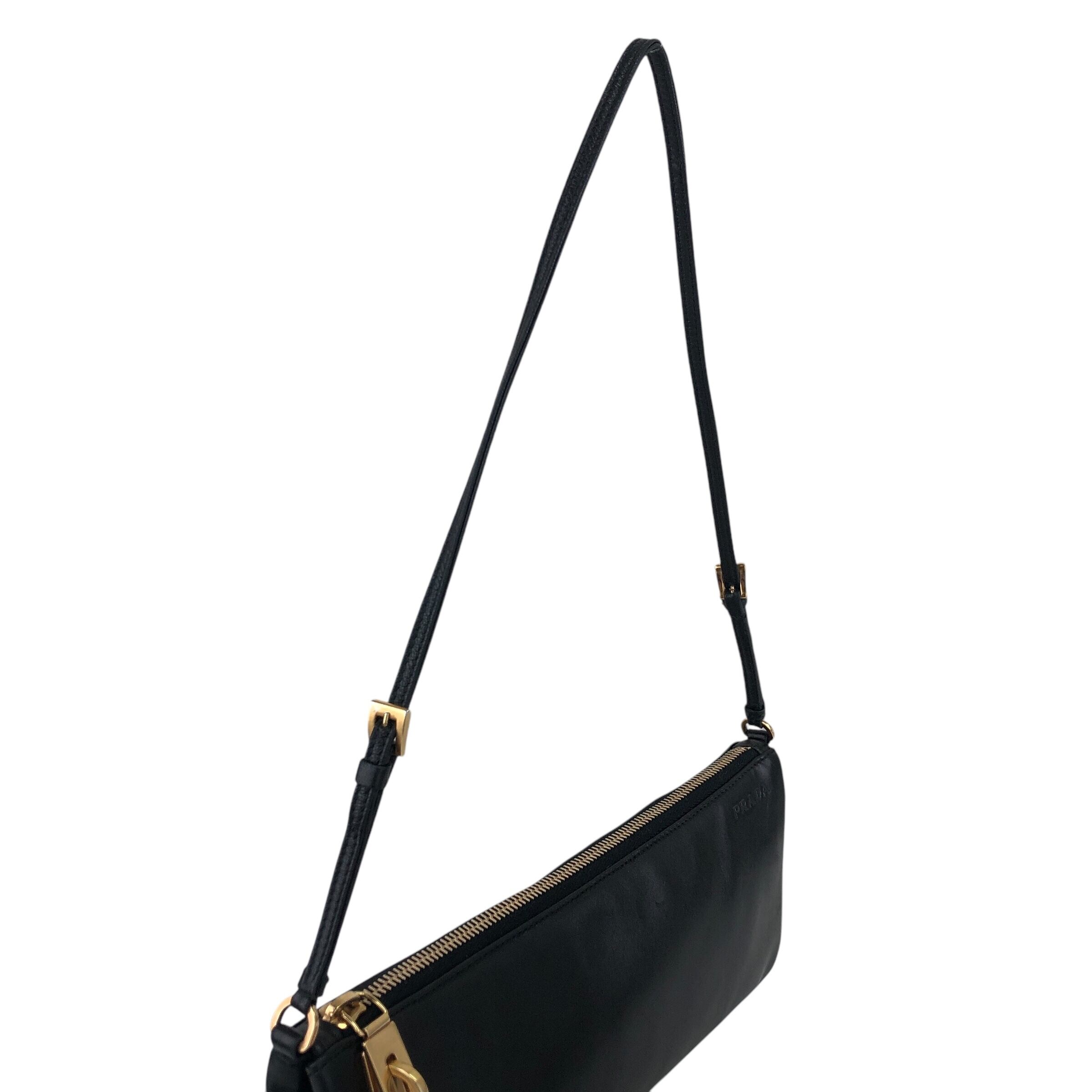PRADA プラダ ショルダーバッグ ブラック カデナ レザー vintage PRADA プラダ ショルダーバッグ ブラック カデナ レザー vintage