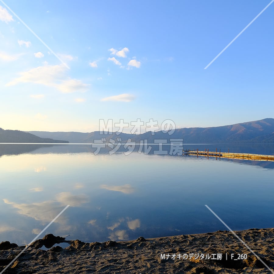 秋の夕方の屈斜路湖 【F_260】　 Lake Kussharo in the autumn evening
