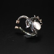 【１点もの】ムーンストーンキャッツアイ ”アサガオ" イヤーカフ